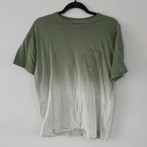 Old Navy Men's Olive and Light Gray Gradient Tee